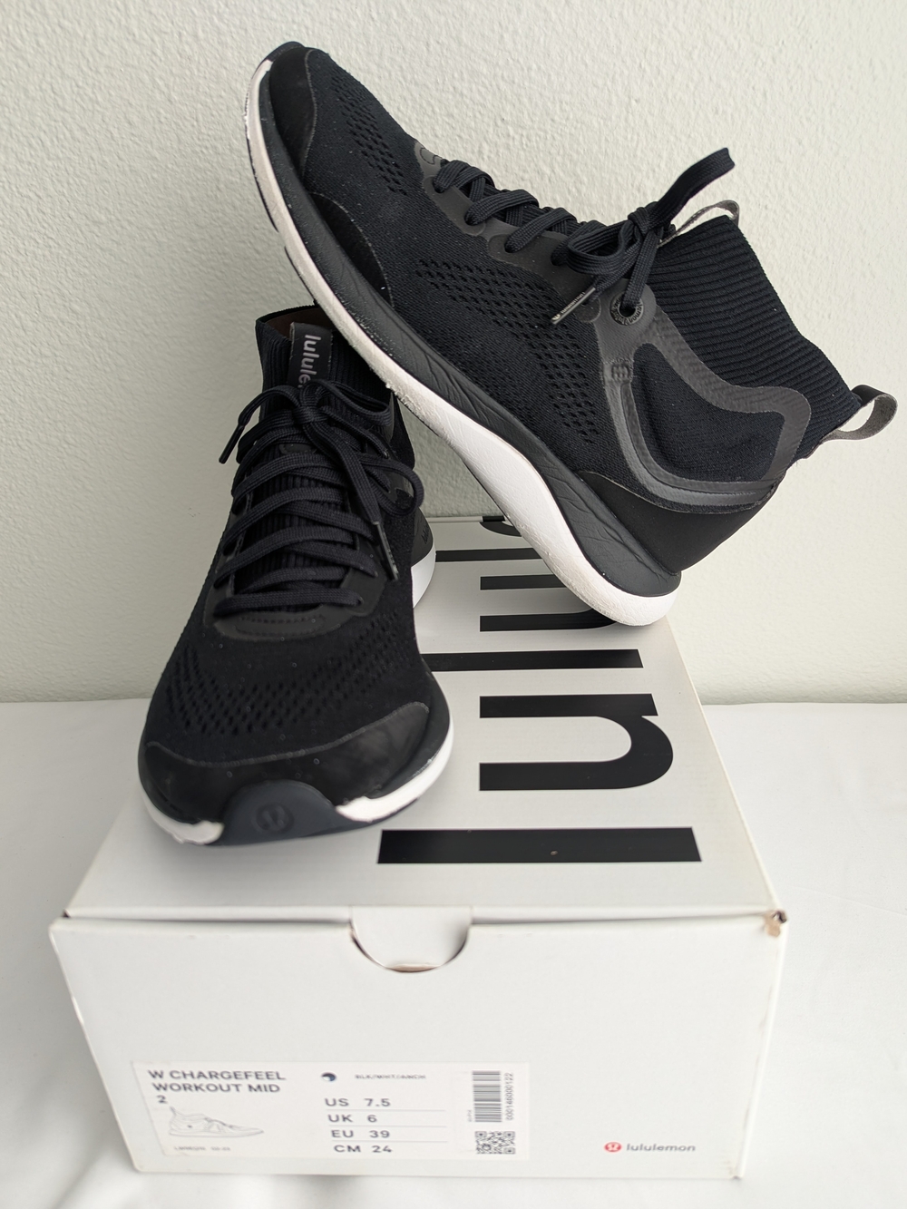 Lulemon Black Lace Up Women Chargefeel 2 Mid Workout 7.5 EUC